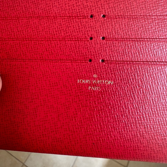 SOLD 🔥Louis Vuitton card holder - Picture 4 of 5